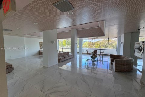 Condominio en venta en Hallandale Beach, Florida, 2 dormitorios, 96.62 m2 № 2040480 - foto 22