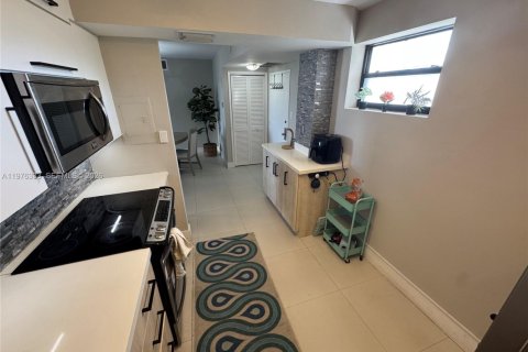 Condominio en venta en Hallandale Beach, Florida, 2 dormitorios, 96.62 m2 № 2040480 - foto 3