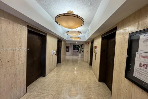 Condominio en venta en Hallandale Beach, Florida, 2 dormitorios, 96.62 m2 № 2040480 - foto 24