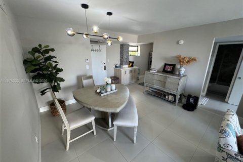 Condominio en venta en Hallandale Beach, Florida, 2 dormitorios, 96.62 m2 № 2040480 - foto 8