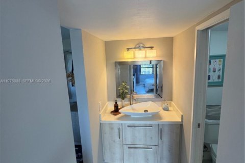 Condominio en venta en Hallandale Beach, Florida, 2 dormitorios, 96.62 m2 № 2040480 - foto 14