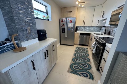 Condominio en venta en Hallandale Beach, Florida, 2 dormitorios, 96.62 m2 № 2040480 - foto 2