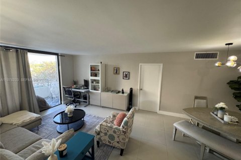 Condominio en venta en Hallandale Beach, Florida, 2 dormitorios, 96.62 m2 № 2040480 - foto 6