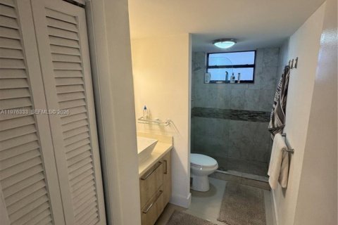 Condominio en venta en Hallandale Beach, Florida, 2 dormitorios, 96.62 m2 № 2040480 - foto 16