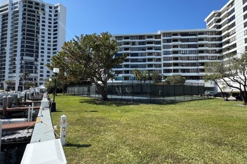 Condominio en venta en Hallandale Beach, Florida, 2 dormitorios, 96.62 m2 № 2040480 - foto 21