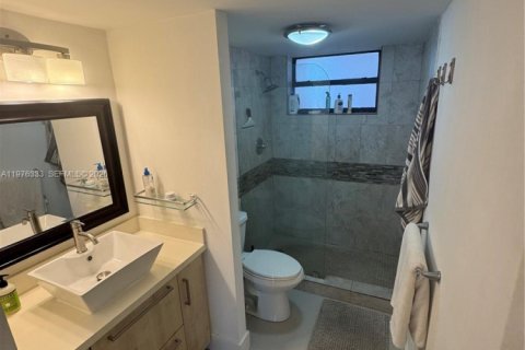 Condominio en venta en Hallandale Beach, Florida, 2 dormitorios, 96.62 m2 № 2040480 - foto 17