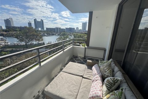 Condominio en venta en Hallandale Beach, Florida, 2 dormitorios, 96.62 m2 № 2040480 - foto 19