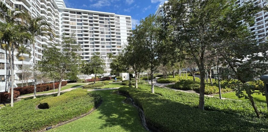 Condominio en Hallandale Beach, Florida, 2 dormitorios  № 2040480