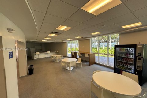 Condominio en venta en Hallandale Beach, Florida, 2 dormitorios, 96.62 m2 № 2040480 - foto 28