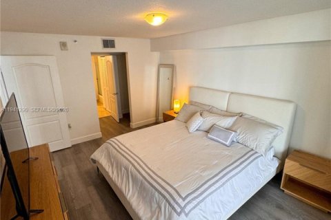 Condo in Miami, Florida, 1 bedroom  № 2088669 - photo 11
