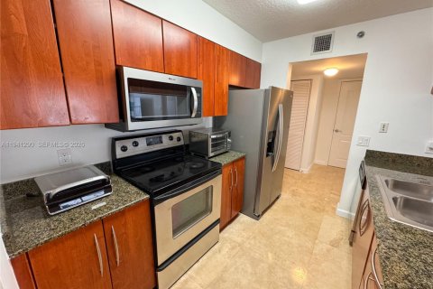 Condo in Miami, Florida, 1 bedroom  № 2088669 - photo 4