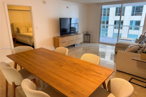 Condo in Miami, Florida, 1 bedroom  № 2088669 - photo 3