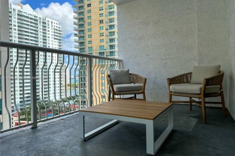 Condo in Miami, Florida, 1 bedroom  № 2088669 - photo 18