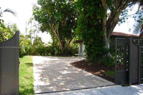 House in Pinecrest, Florida 5 bedrooms, 230.58 sq.m. № 1699220 - photo 26