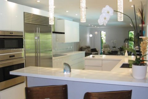 House in Pinecrest, Florida 5 bedrooms, 230.58 sq.m. № 1699220 - photo 4