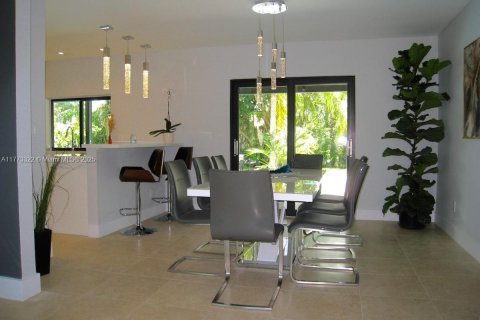 House in Pinecrest, Florida 5 bedrooms, 230.58 sq.m. № 1699220 - photo 20