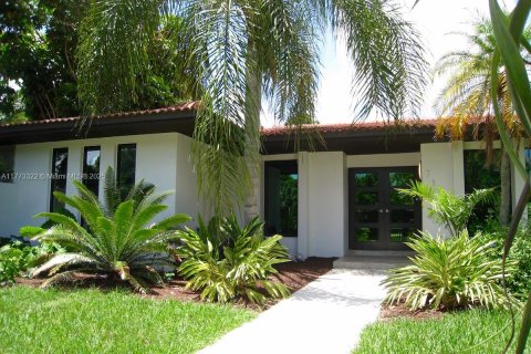 House in Pinecrest, Florida 5 bedrooms, 230.58 sq.m. № 1699220 - photo 1