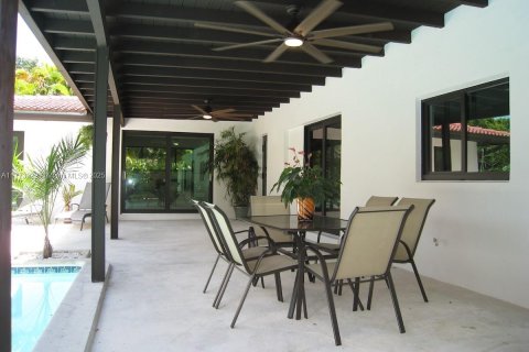 House in Pinecrest, Florida 5 bedrooms, 230.58 sq.m. № 1699220 - photo 9
