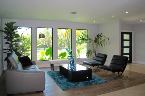 House in Pinecrest, Florida 5 bedrooms, 230.58 sq.m. № 1699220 - photo 3