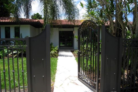 House in Pinecrest, Florida 5 bedrooms, 230.58 sq.m. № 1699220 - photo 24