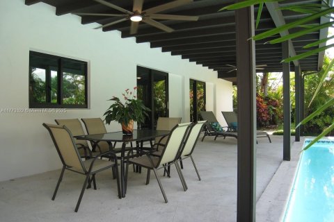 House in Pinecrest, Florida 5 bedrooms, 230.58 sq.m. № 1699220 - photo 22