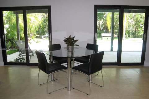House in Pinecrest, Florida 5 bedrooms, 230.58 sq.m. № 1699220 - photo 21