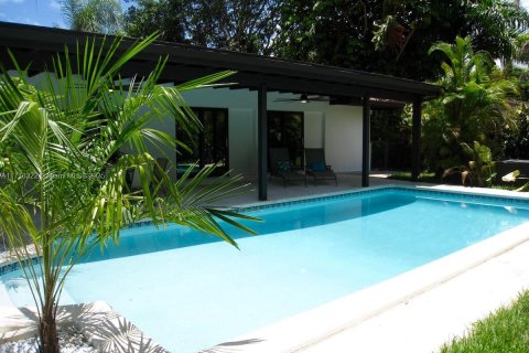 House in Pinecrest, Florida 5 bedrooms, 230.58 sq.m. № 1699220 - photo 10