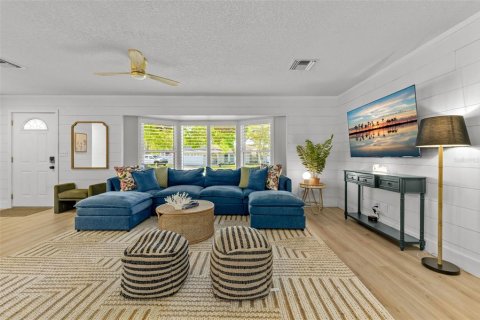 Casa en venta en Seminole, Florida, 4 dormitorios, 185.15 m2 № 2384208 - foto 4
