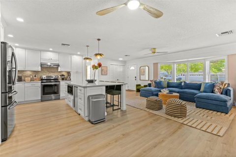Casa en venta en Seminole, Florida, 4 dormitorios, 185.15 m2 № 2384208 - foto 8