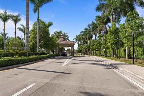 Снять в аренду таунхаус в Хомстед, Флорида 4 спальни, 169.92м2, № 1947656 - фото 2