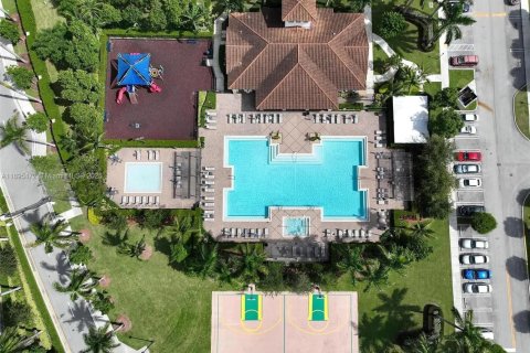 Снять в аренду таунхаус в Хомстед, Флорида 4 спальни, 169.92м2, № 1947656 - фото 30