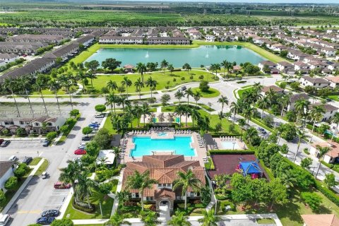 Снять в аренду таунхаус в Хомстед, Флорида 4 спальни, 169.92м2, № 1947656 - фото 29