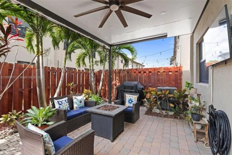 Снять в аренду таунхаус в Хомстед, Флорида 4 спальни, 169.92м2, № 1947656 - фото 25