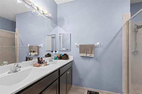 Снять в аренду таунхаус в Хомстед, Флорида 4 спальни, 169.92м2, № 1947656 - фото 19