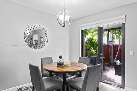 Снять в аренду таунхаус в Хомстед, Флорида 4 спальни, 169.92м2, № 1947656 - фото 12