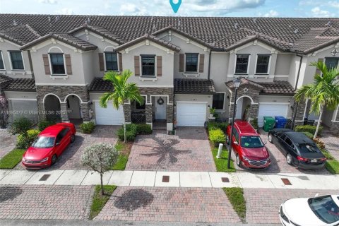 Снять в аренду таунхаус в Хомстед, Флорида 4 спальни, 169.92м2, № 1947656 - фото 27