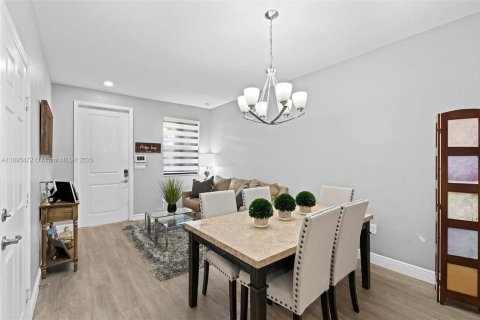 Снять в аренду таунхаус в Хомстед, Флорида 4 спальни, 169.92м2, № 1947656 - фото 6