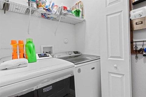Снять в аренду таунхаус в Хомстед, Флорида 4 спальни, 169.92м2, № 1947656 - фото 24