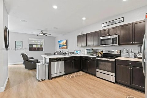 Снять в аренду таунхаус в Хомстед, Флорида 4 спальни, 169.92м2, № 1947656 - фото 8