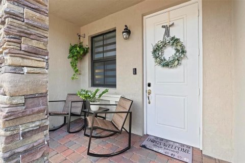 Снять в аренду таунхаус в Хомстед, Флорида 4 спальни, 169.92м2, № 1947656 - фото 4