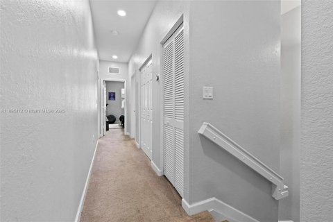 Снять в аренду таунхаус в Хомстед, Флорида 4 спальни, 169.92м2, № 1947656 - фото 16