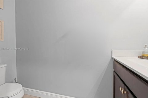 Снять в аренду таунхаус в Хомстед, Флорида 4 спальни, 169.92м2, № 1947656 - фото 14