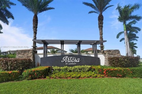 Снять в аренду таунхаус в Хомстед, Флорида 4 спальни, 169.92м2, № 1947656 - фото 3