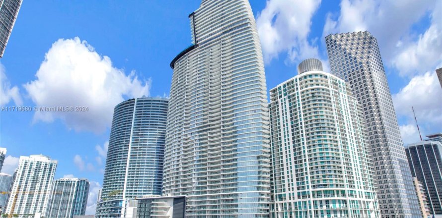 Condominio en Miami, Florida, 1 dormitorio  № 2013775