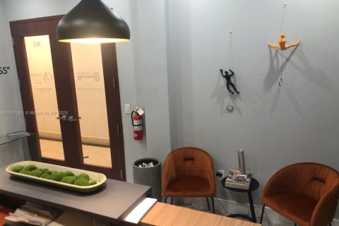 Commercial property in Weston, Florida № 2022697 - photo 6