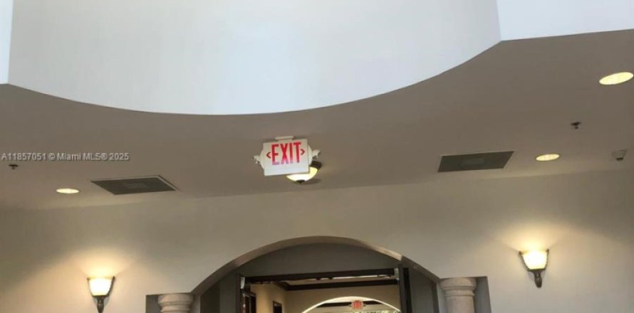 Commercial property in Weston, Florida № 2022697