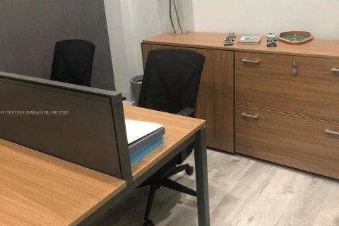 Commercial property in Weston, Florida № 2022697 - photo 10