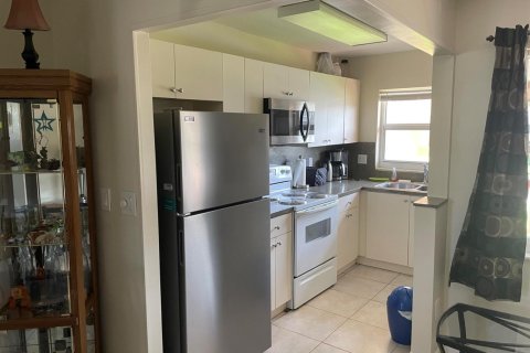 Studio in the Condo in Hollywood, Florida  № 2179455 - photo 7