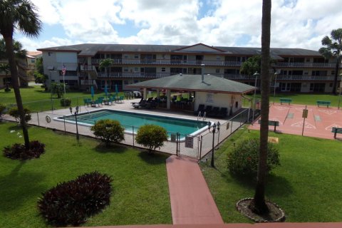 Estudio en el Condominio en Hollywood, Florida  № 2179455