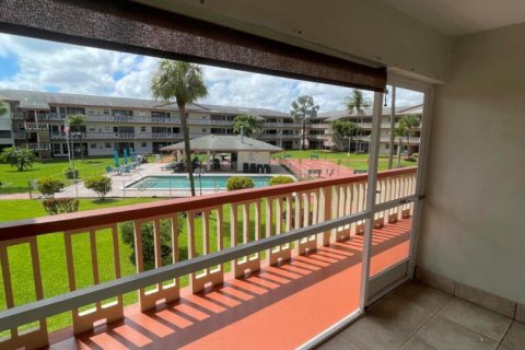 Studio in the Condo in Hollywood, Florida  № 2179455 - photo 2